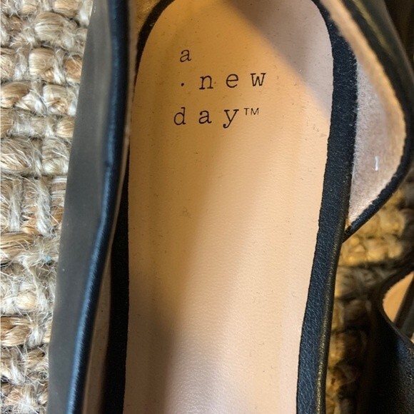 A New Day womens Shoes Flats Size 7 Black Pointed Toe Slip On - Picture 2 of 5